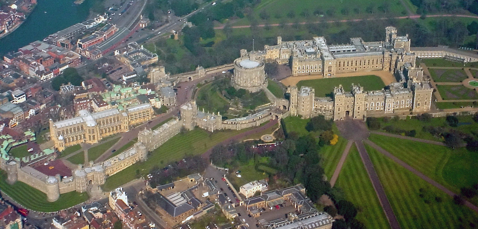 File:Windsor Castle from the Air wideangle.jpg