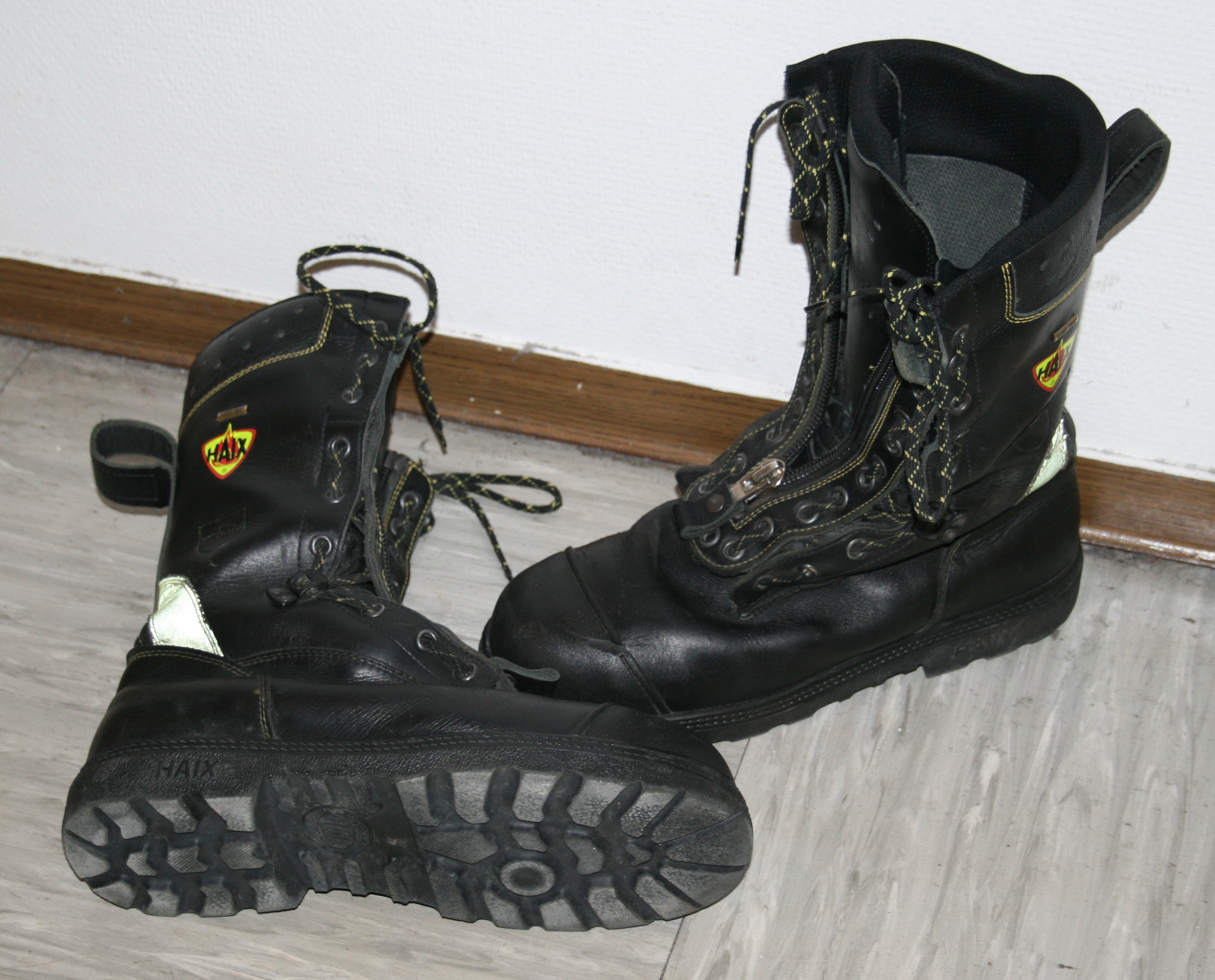 Description Haix boots.jpg