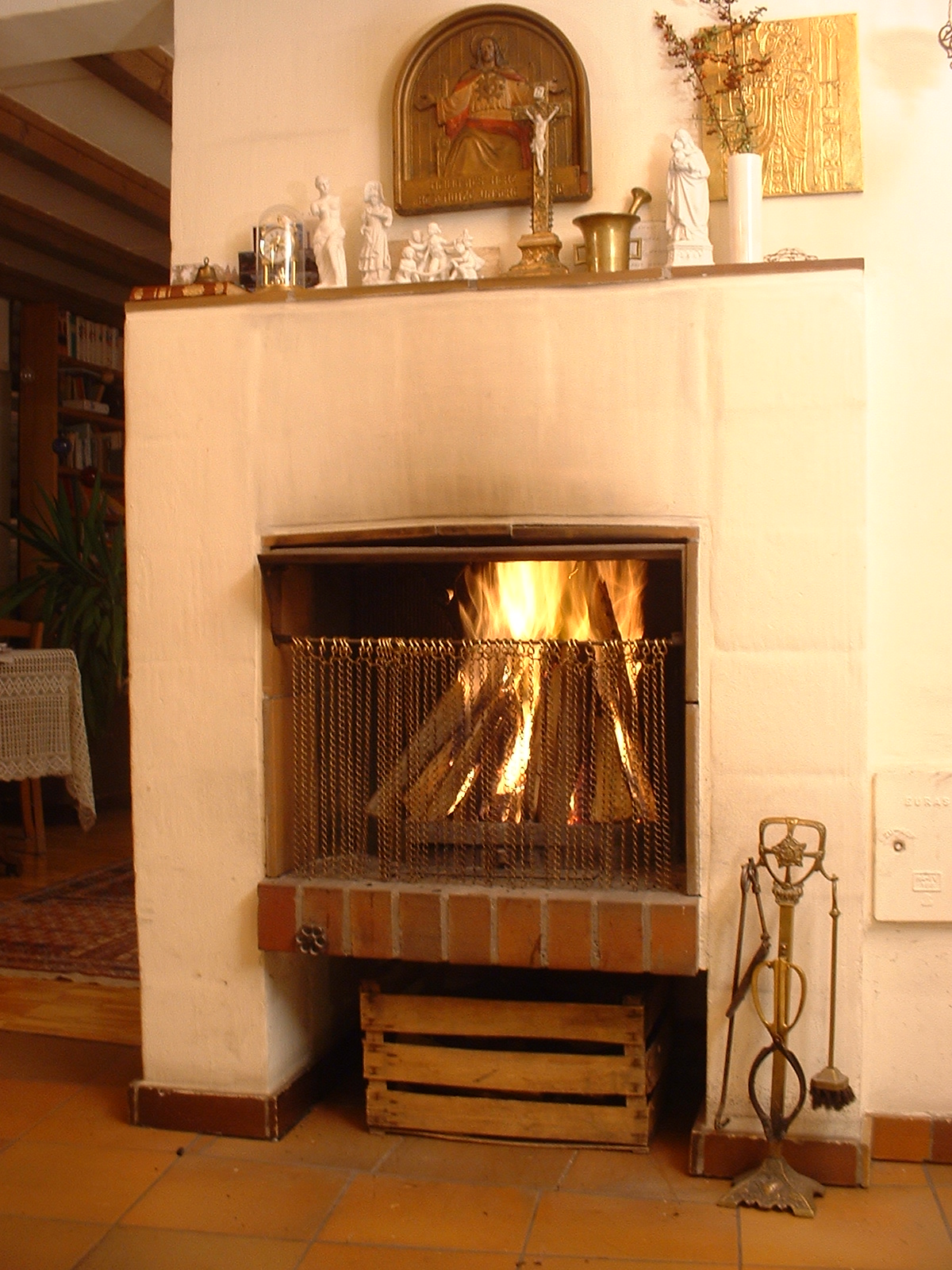 File:Open fireplace with icon.jpg - Wikimedia Commons