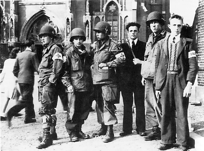 File:101st with members of dutch resistance.jpg