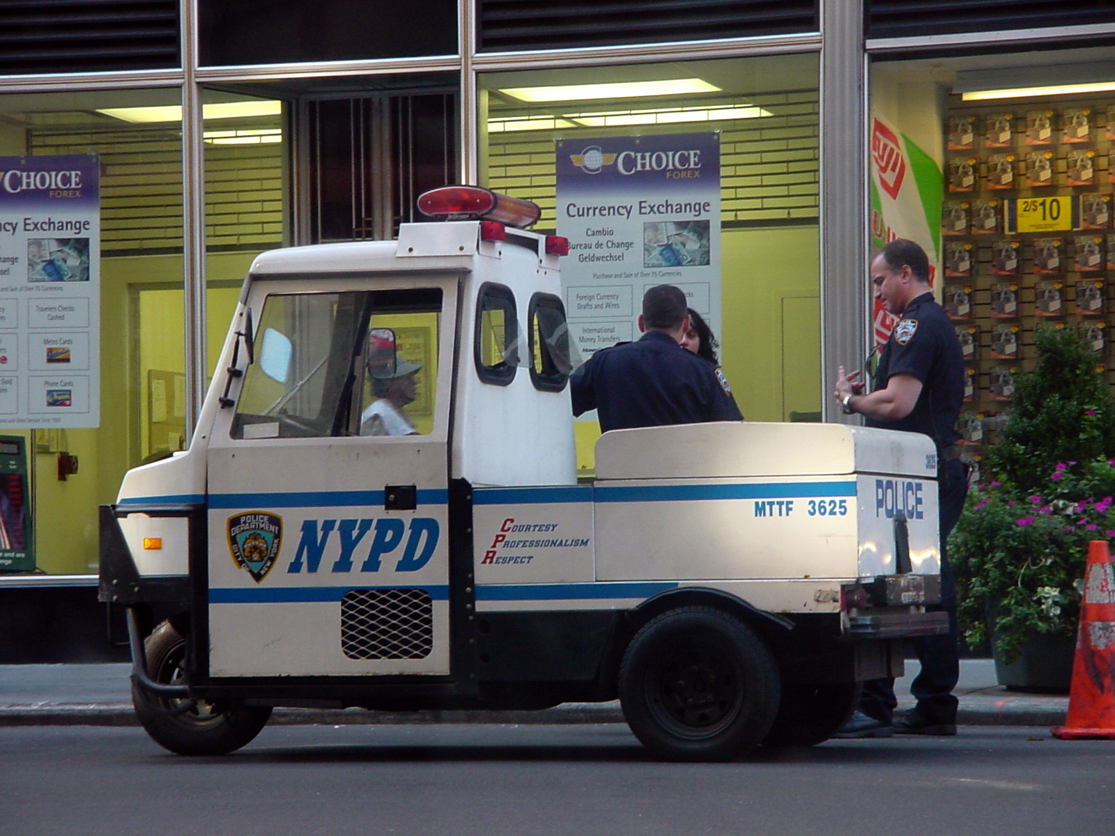 New_york_police_department_minicar.jpg