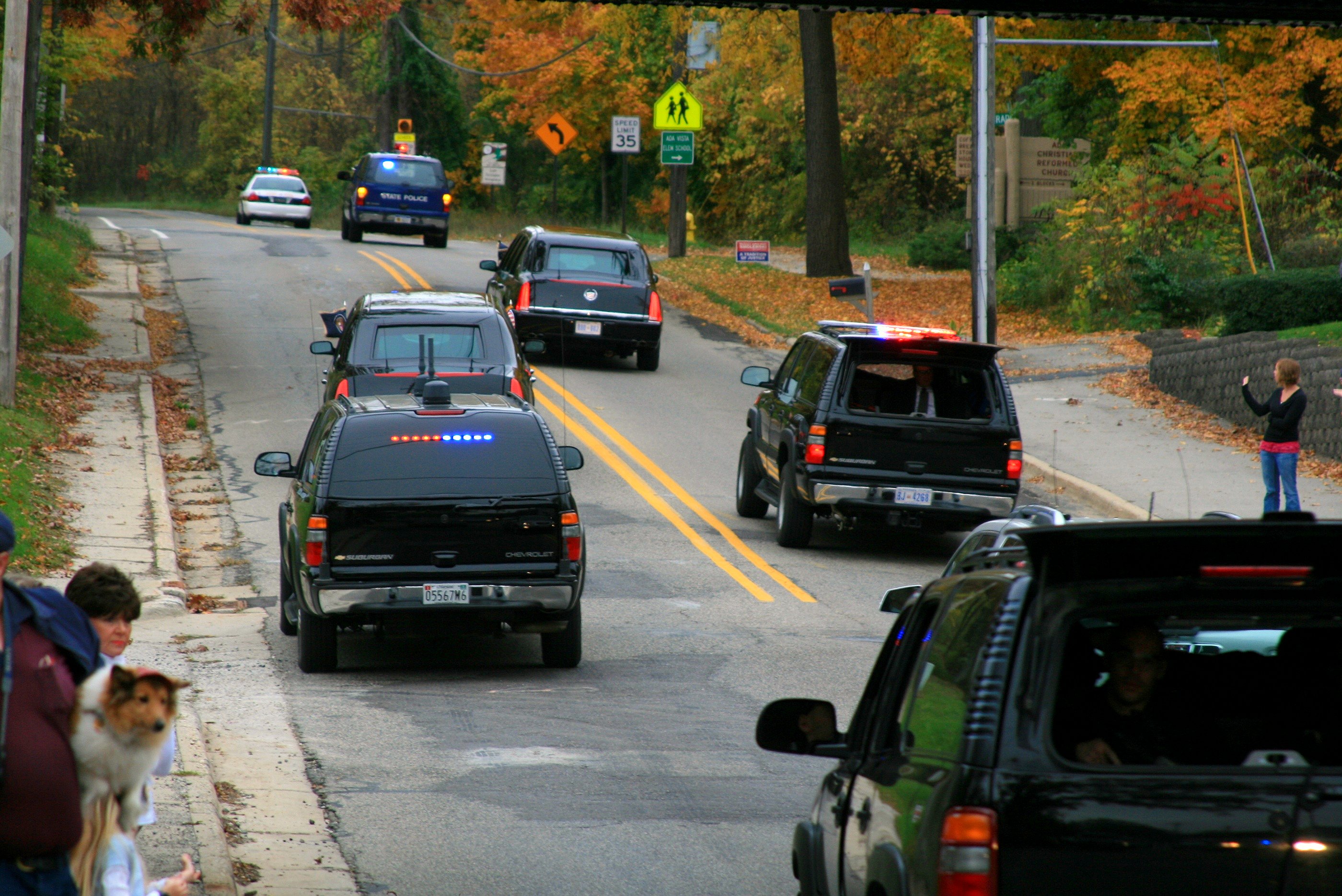 President%27s_motorcade_rear_view.jpg