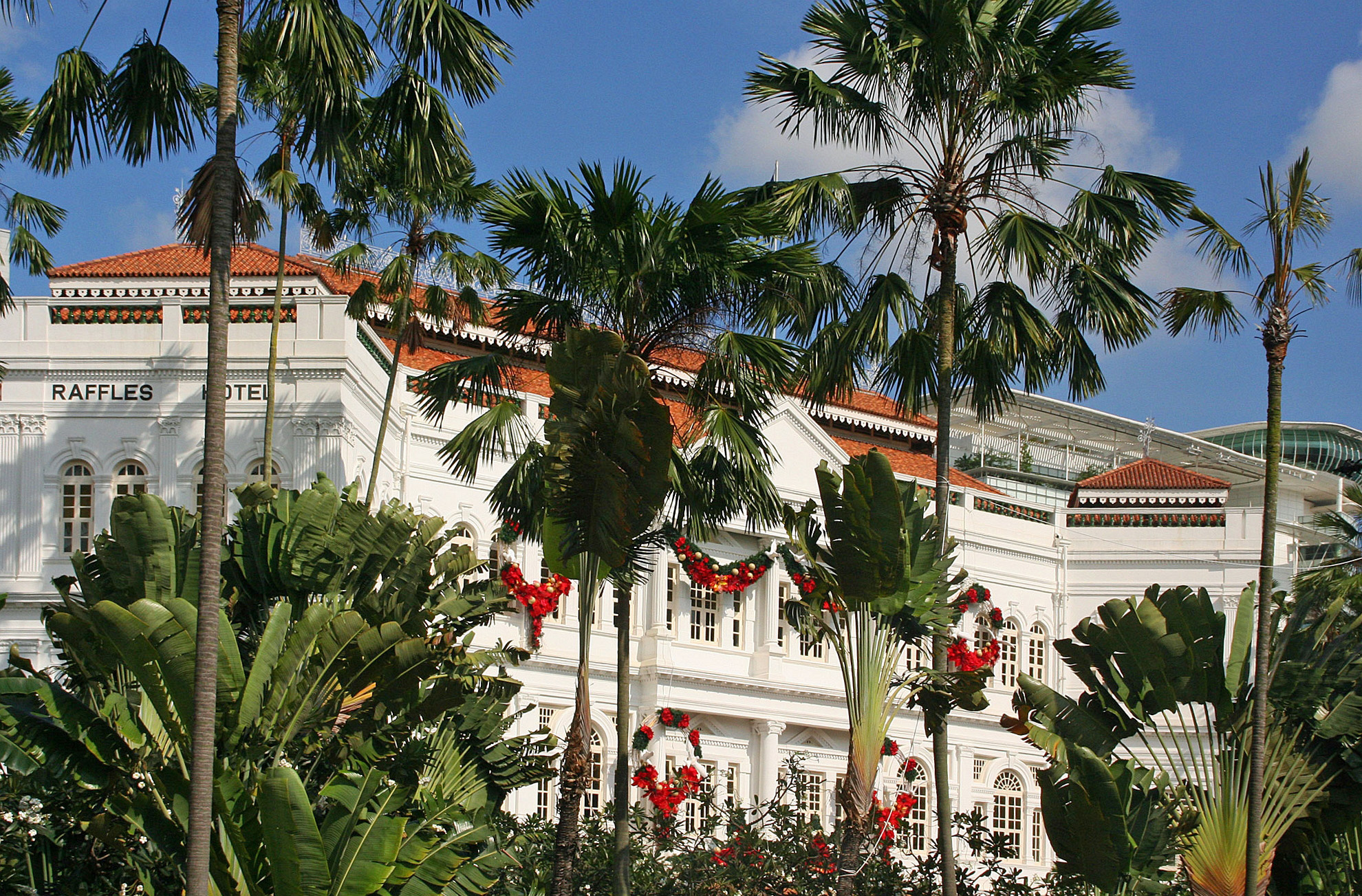 http://upload.wikimedia.org/wikipedia/commons/b/b4/Raffles_Hotel_01.jpg