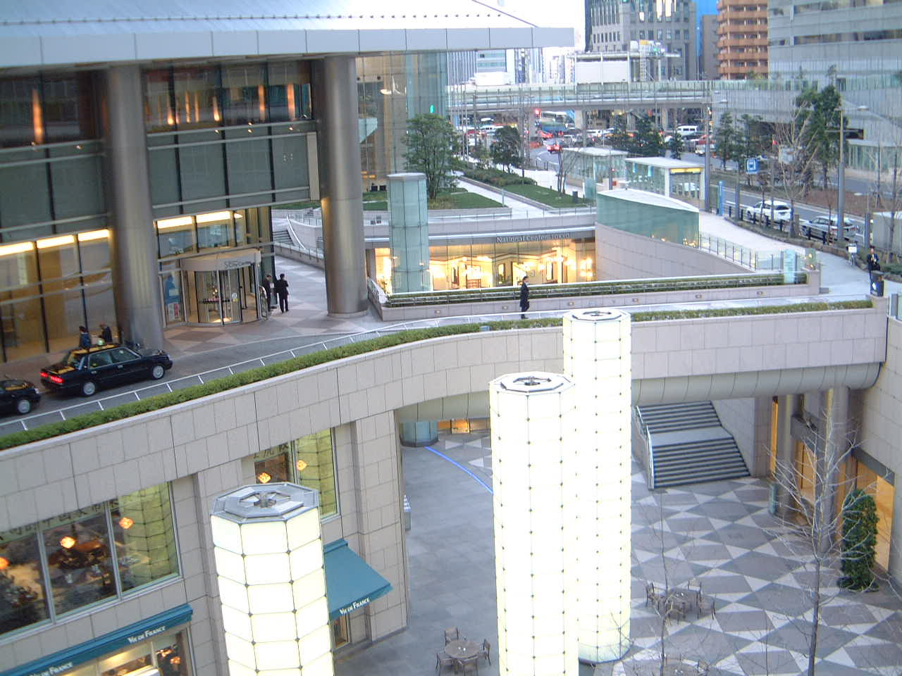 Description Shiodome City Center underground.jpg