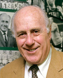 Portrait de Red Auerbach.