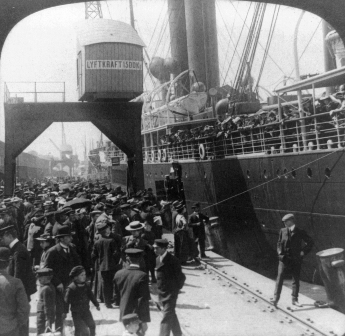 File:Farewell to home, Göteborg, 1905.jpg