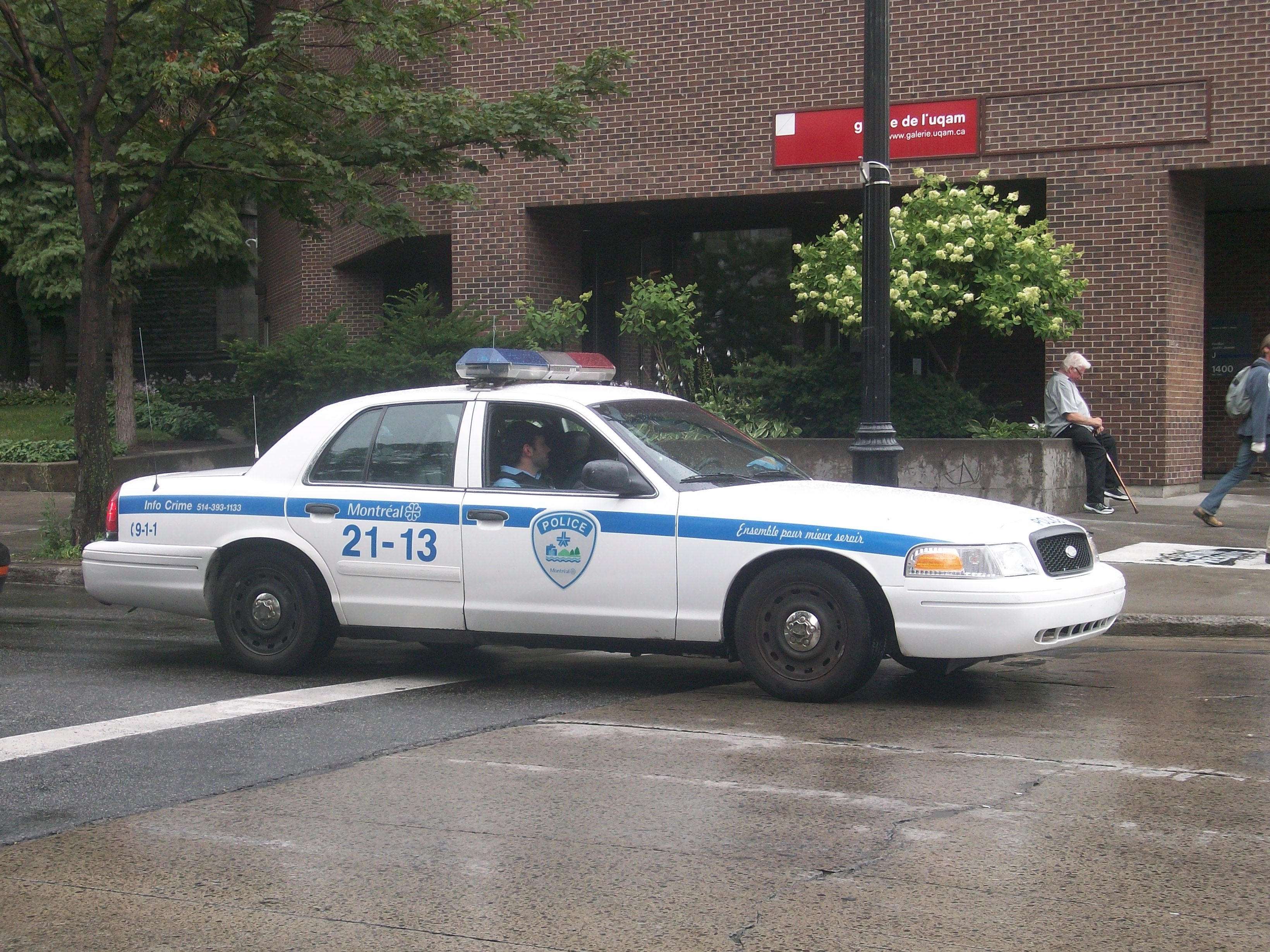 [Image: Ford_Crown_Victoria_police_Montreal_2011.JPG]