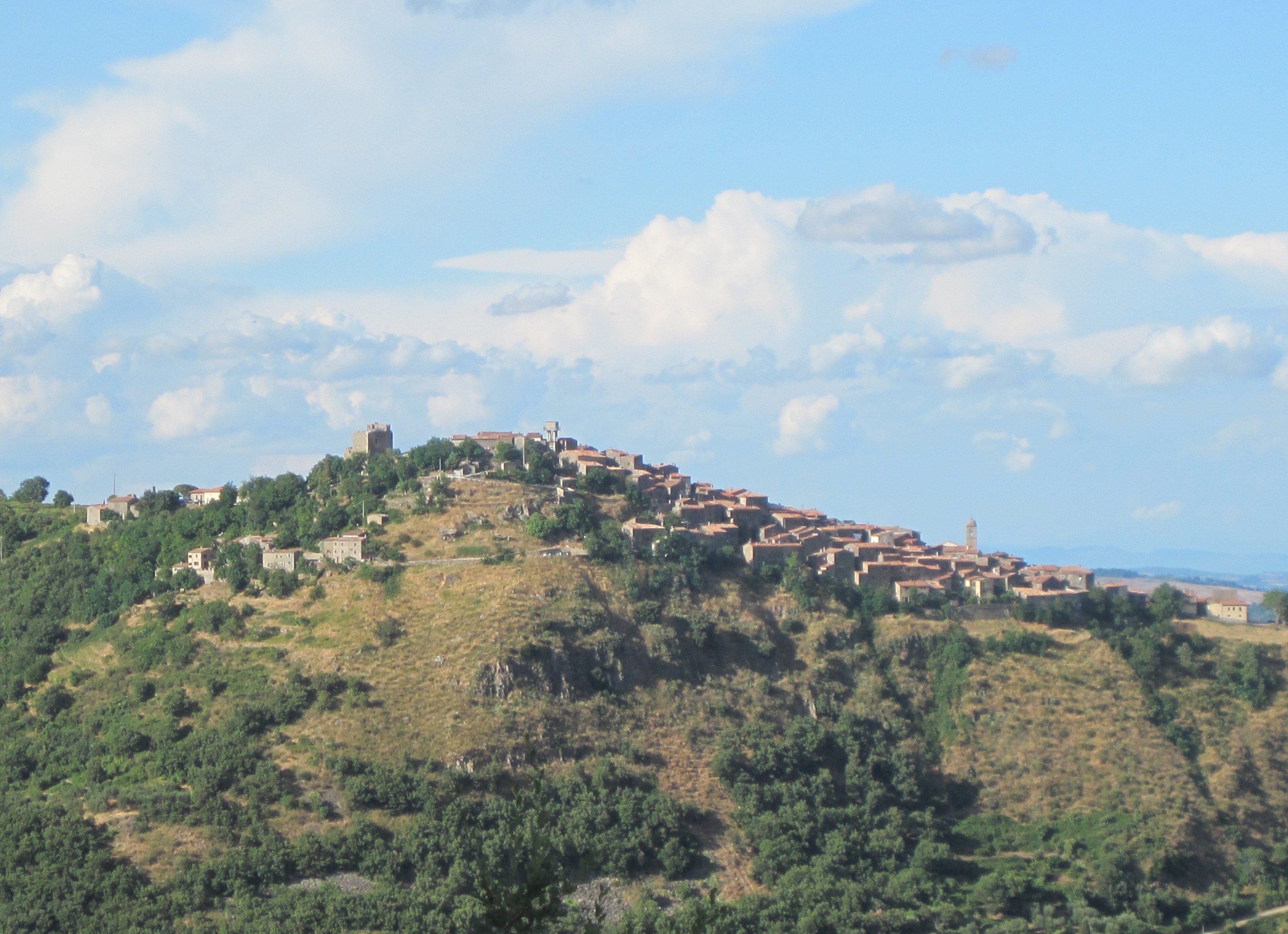 Vista del paese di Montelaterone