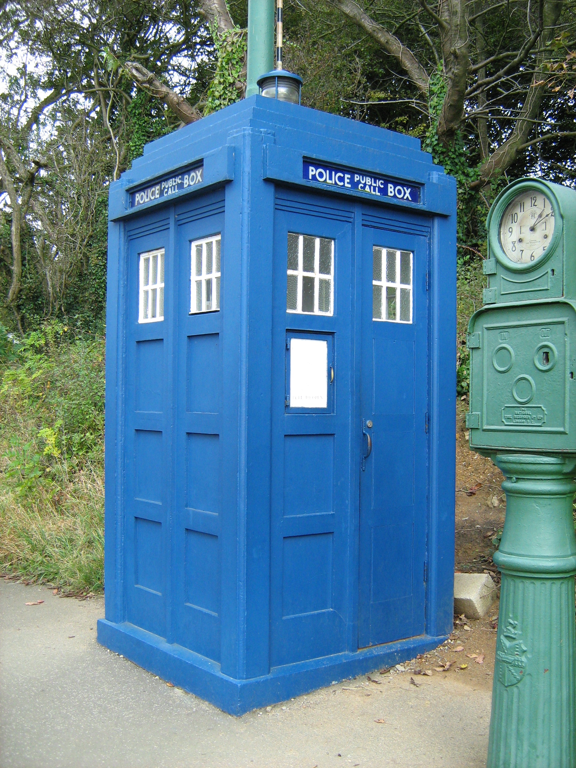 Tardis_Police_Box%2C_Crich_Tramway_Village.JPG