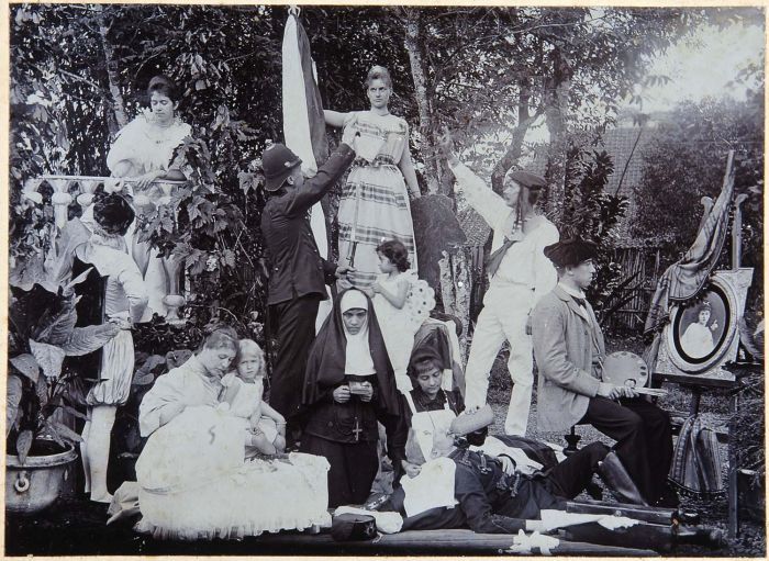 Tableau vivant (living picture) in the Dutch East Indies on the occasion of Queen Wilhelmina's accession to the throne