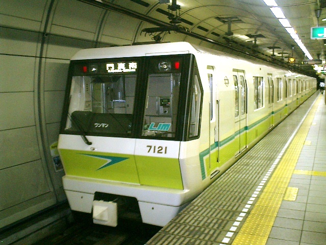 A train on the Osaka Subway line 7, one of the two newest Osaka Subway lines that makes use of both Linear Induction Motor technology and Automatic Train Control technology, just like the Vancouver SkyTrain.