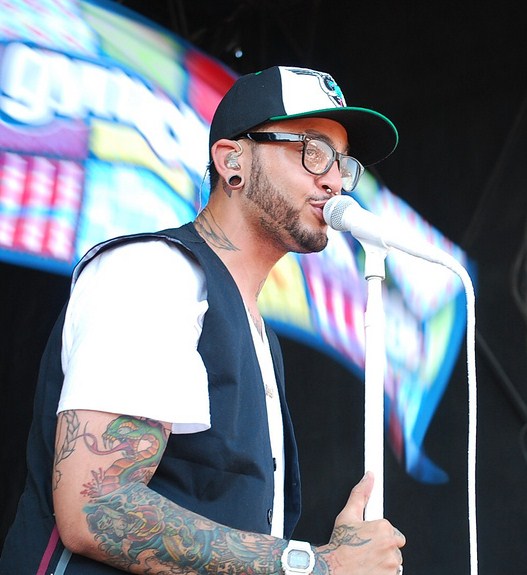 Den 42-år gammal 196 cm lång Travie McCoy i 2024