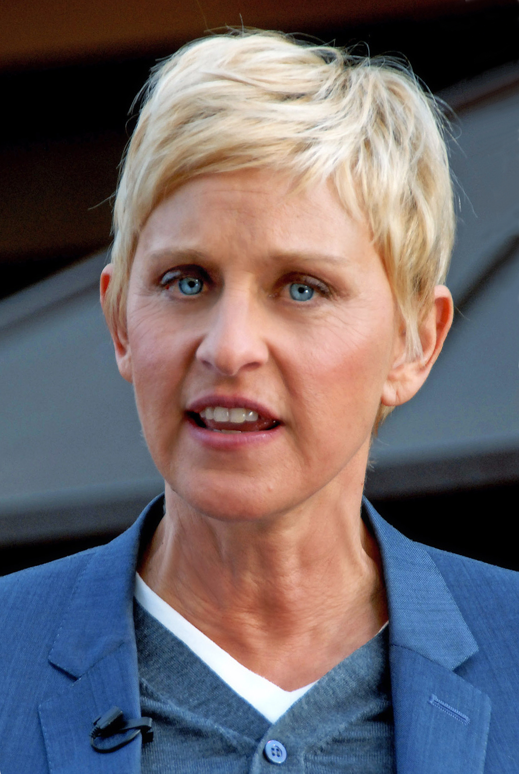 http://upload.wikimedia.org/wikipedia/commons/b/b8/Ellen_DeGeneres_2011.jpg