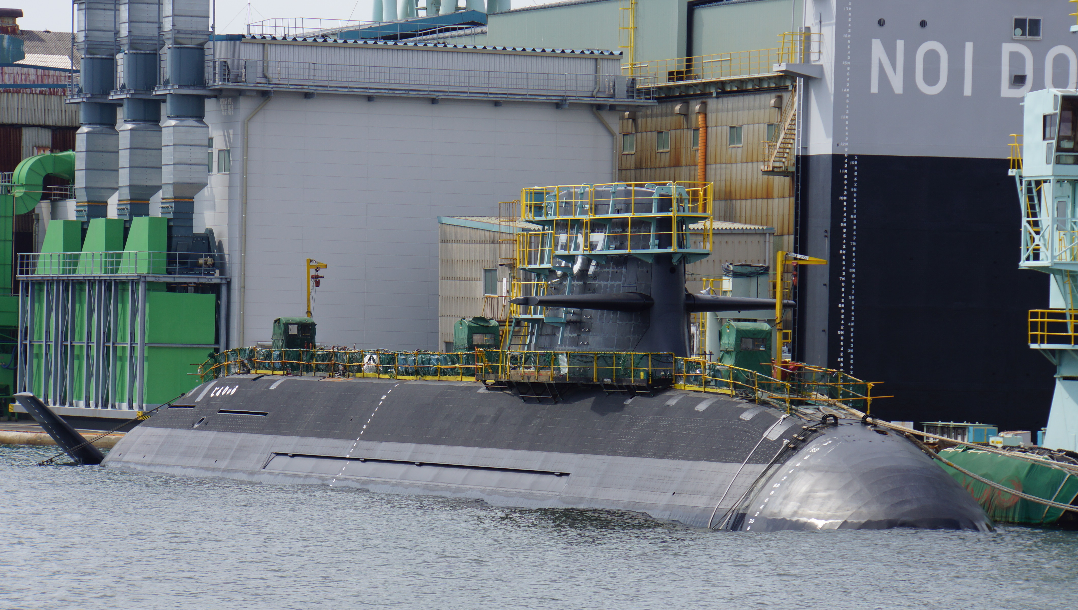 http://upload.wikimedia.org/wikipedia/commons/b/b8/JS_Jinryu(SS-507)_at_the_Mitsubishi_Dockyard_Kobe_141011-01.JPG