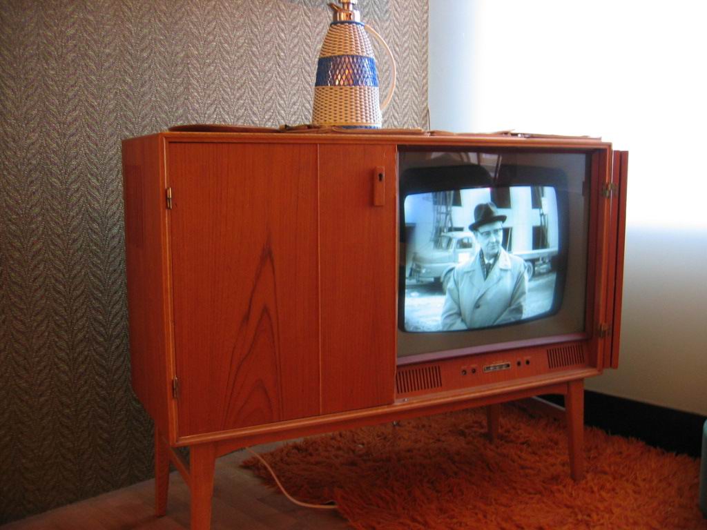 The image “http://upload.wikimedia.org/wikipedia/commons/b/b9/1950's_television.jpg” cannot be displayed, because it contains errors.