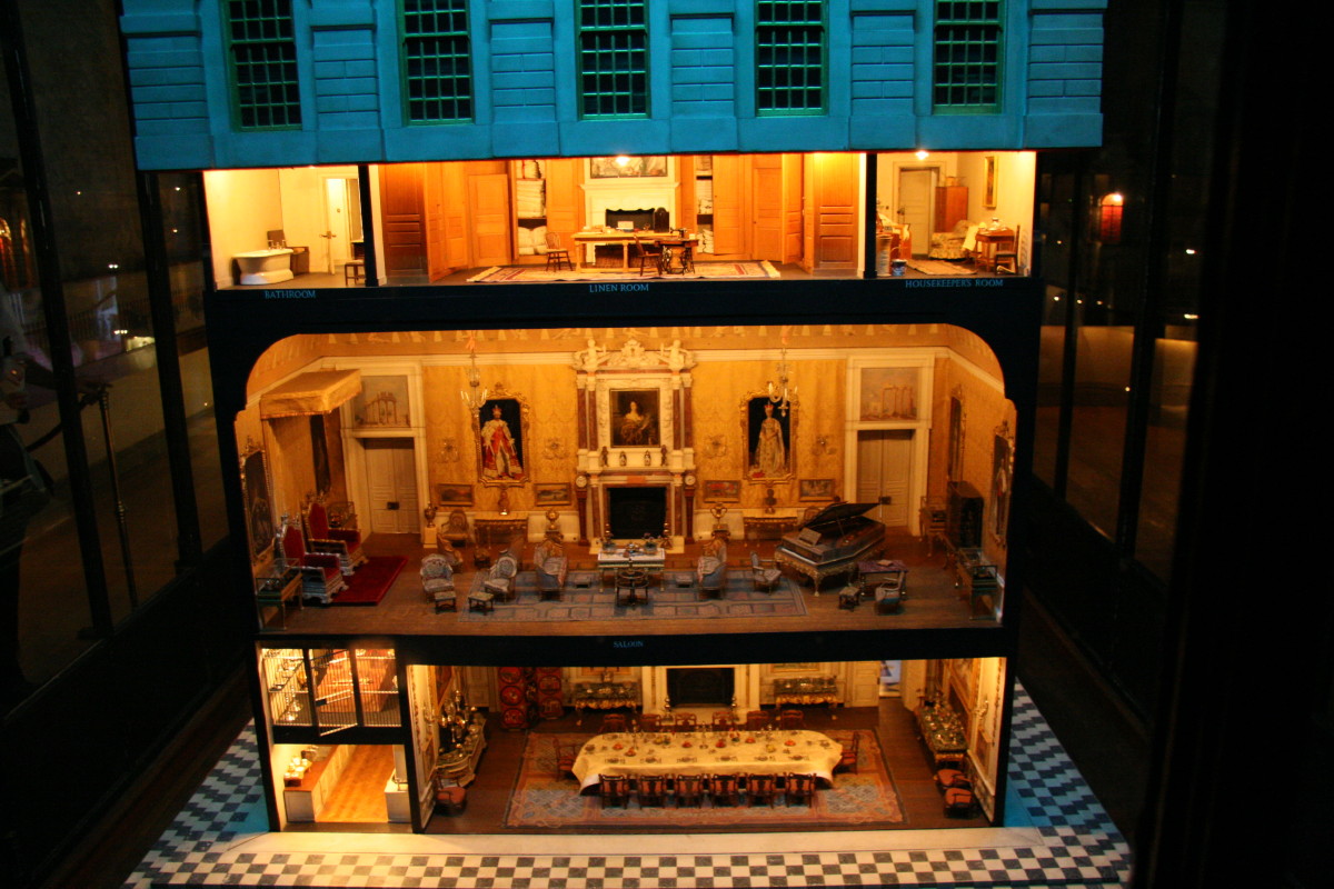 Description Queen Mary's doll house at Windsor Castle.jpg