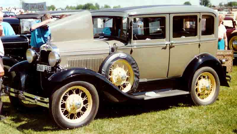 File1930 Ford Model A 155D Town Sedan GNA548jpg