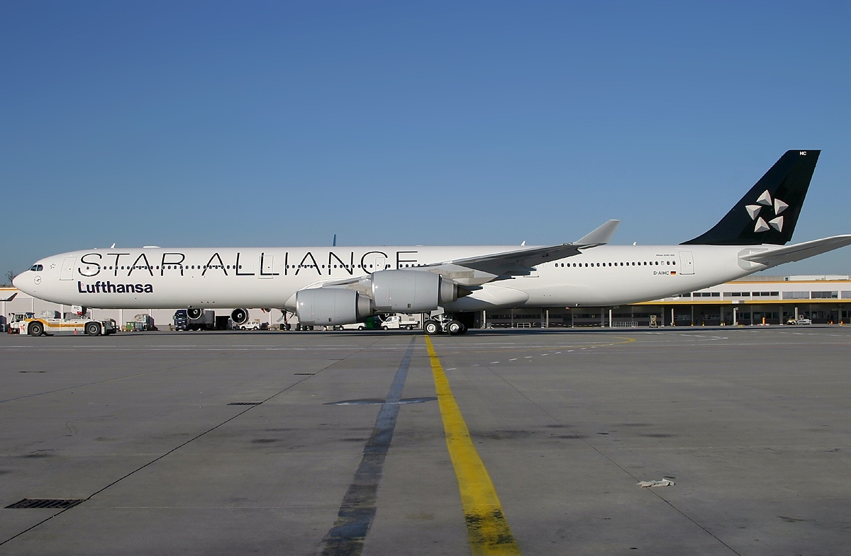 File:Airbus A340-642, Star Alliance (Lufthansa) AN0469779.jpg