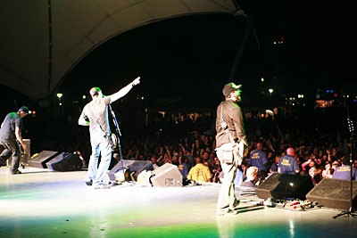 Breaking Benjamin performing live, November 17, 2007.