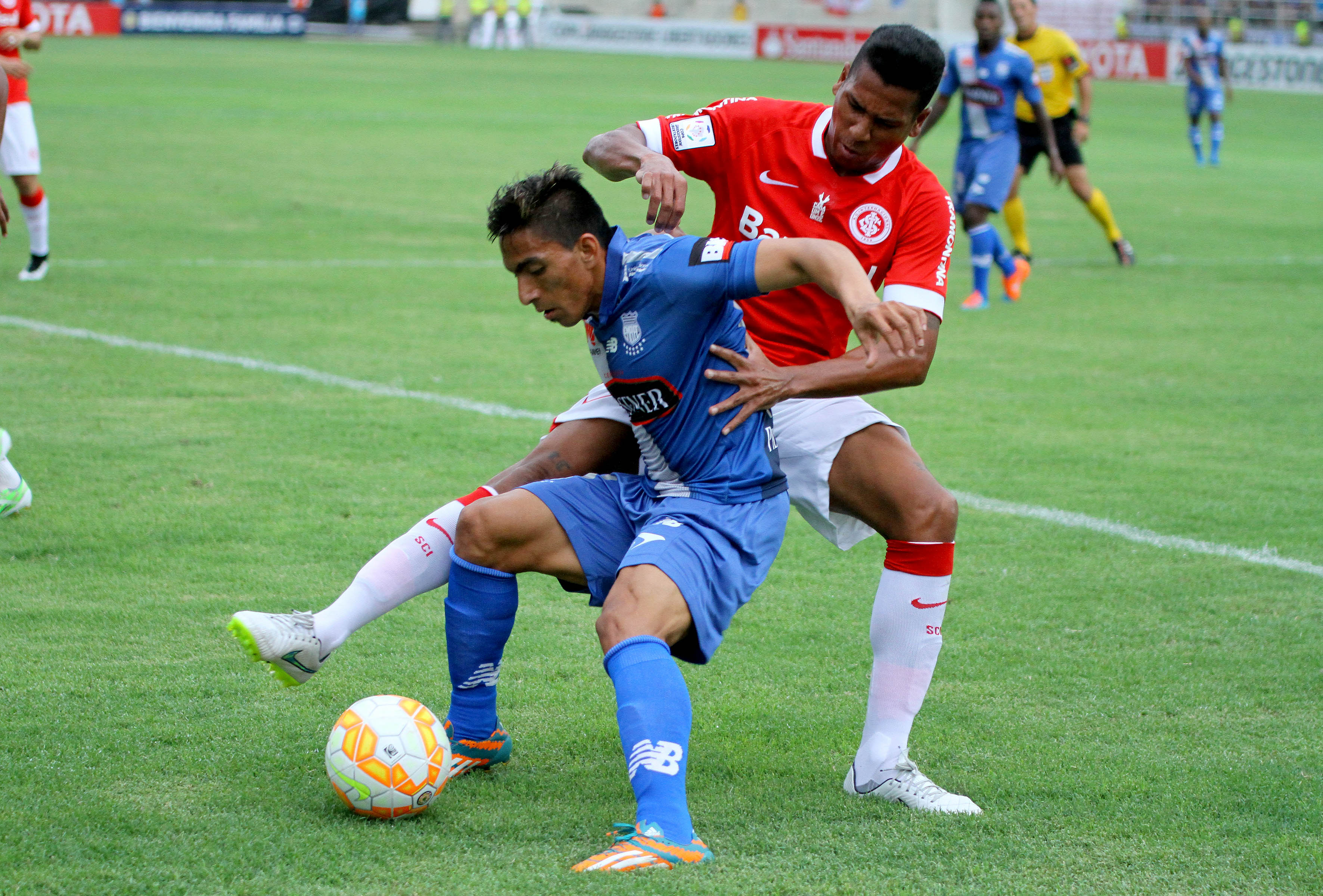 EMELEC-INTERNACIONAL_(16857892481)