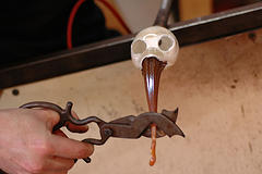 English: Mitchell Wren sculpting hot blown glass