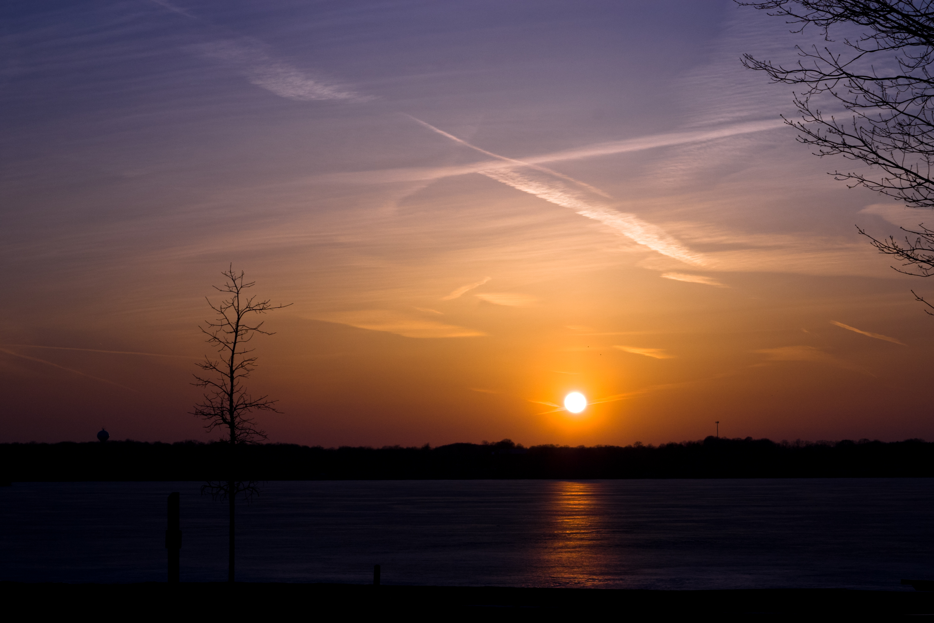 http://upload.wikimedia.org/wikipedia/commons/b/bb/Pike_Lake_Hartford_WI.jpg