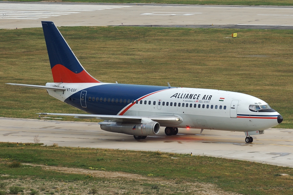 File:Boeing 737-2A8-Adv, Alliance Air (Indian Airlines) AN1260965.jpg