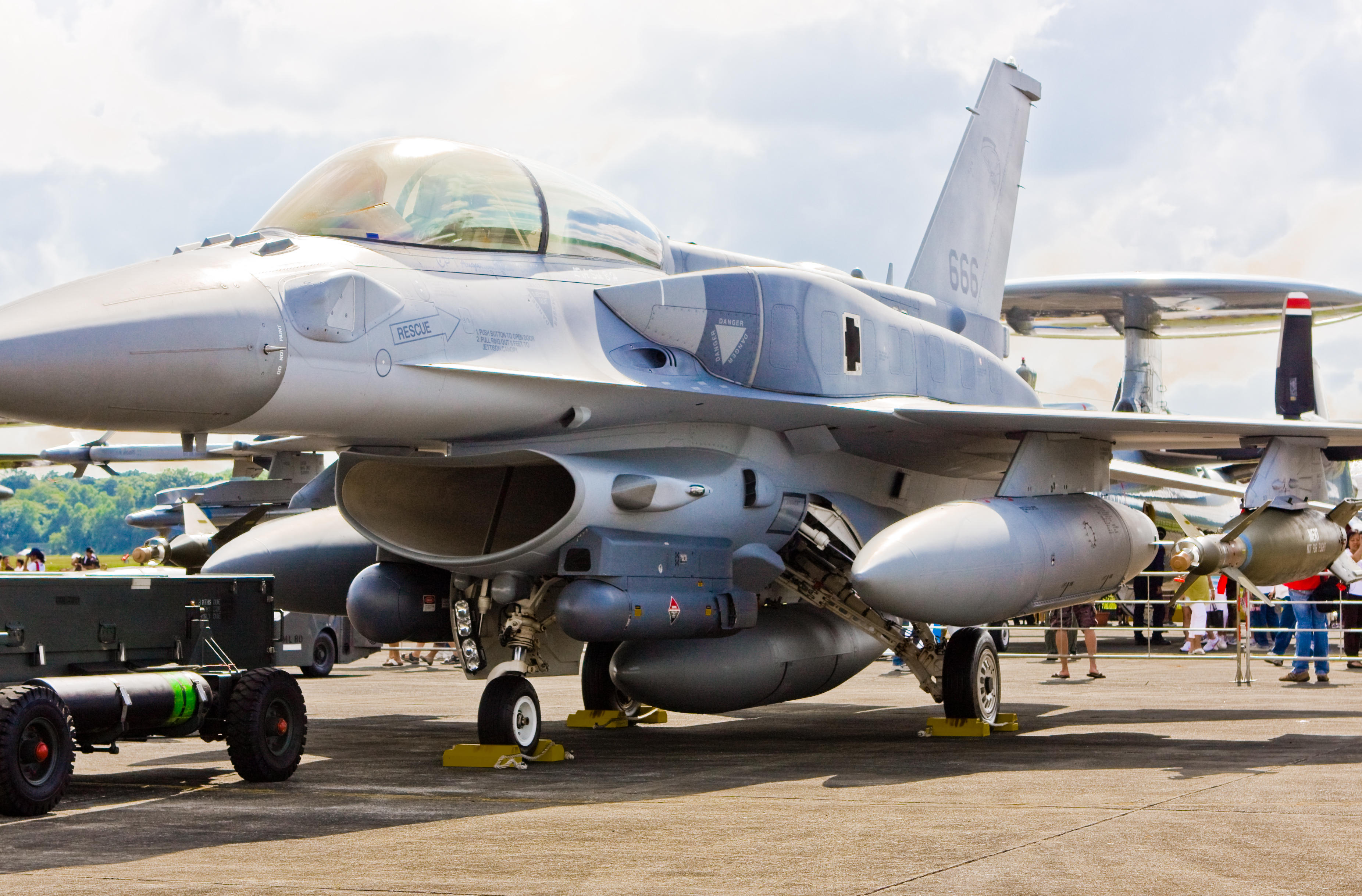 RSAF_F-16D_Block_52%2B_Fighting_Falcon_with_Conformal_Fuel_Tanks.jpg