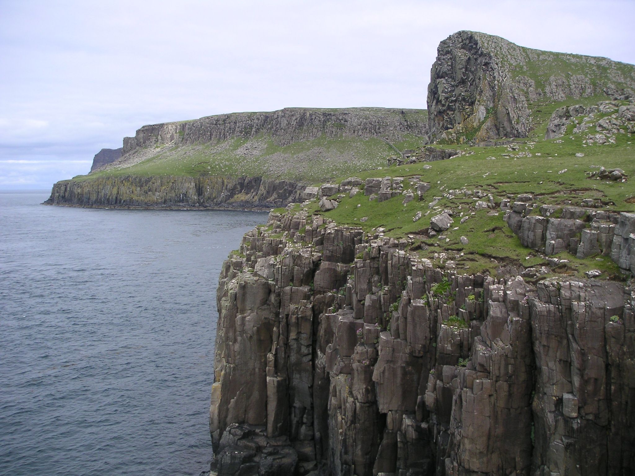 Scotland_Skye_cliffs
