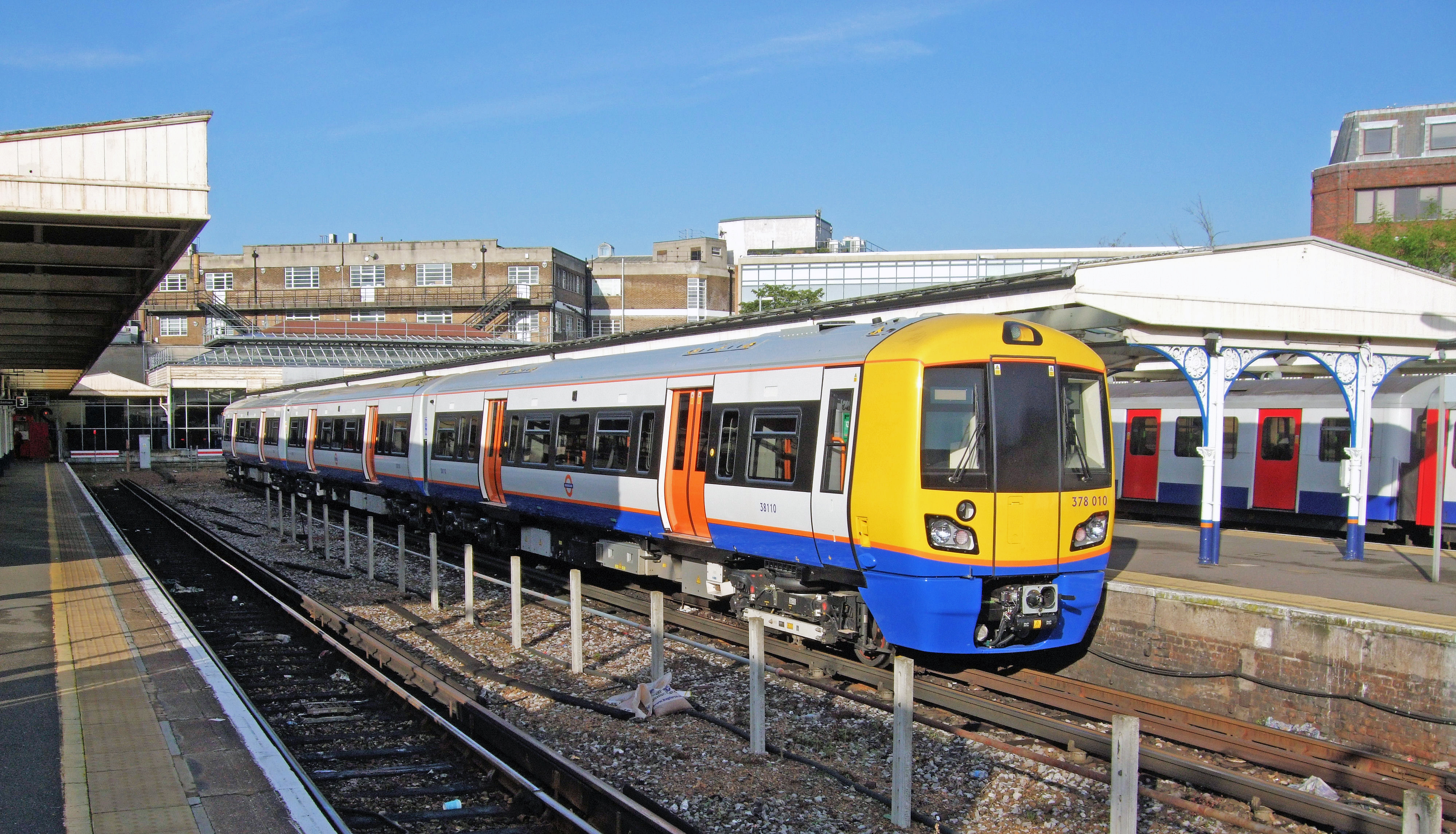 train stations london