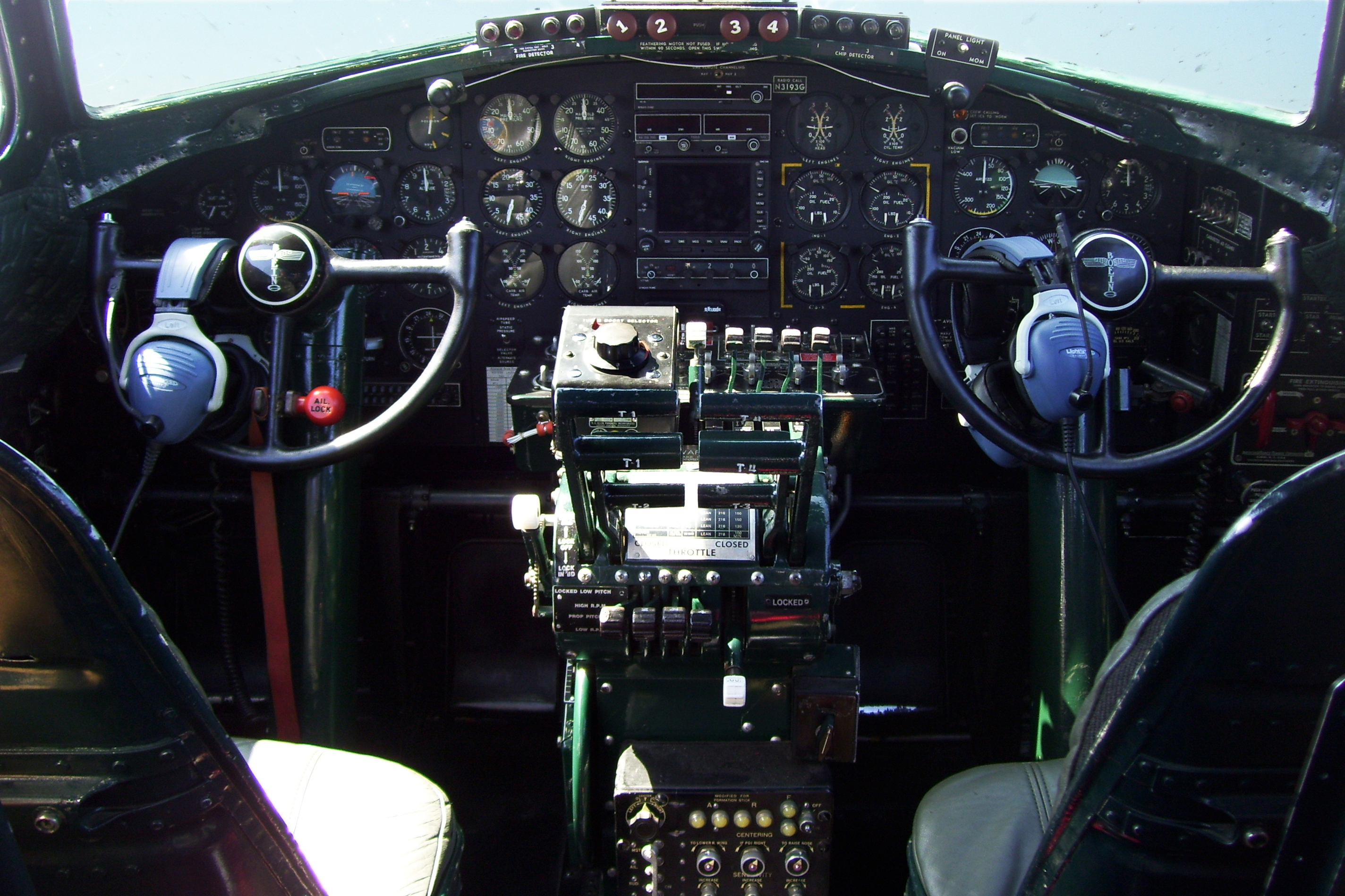 File:B-17 cockpit.jpg