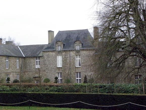 File:Bazouges-la-Pérouse (35) Château de La Ballue.jpg