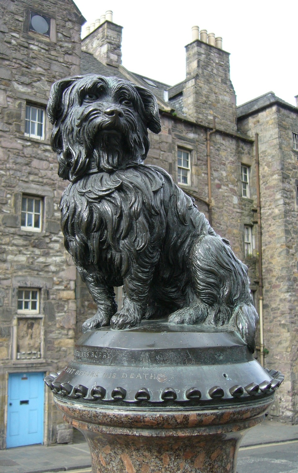 Greyfriars_Bobby_statue%2C_Edinburgh.JPG