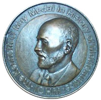 Médaille montrant un homme de profil.