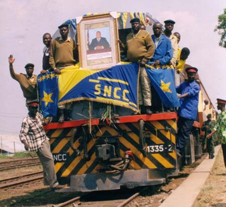 http://upload.wikimedia.org/wikipedia/commons/c/c1/First_train_in_Kindu%2C_DRC.jpg