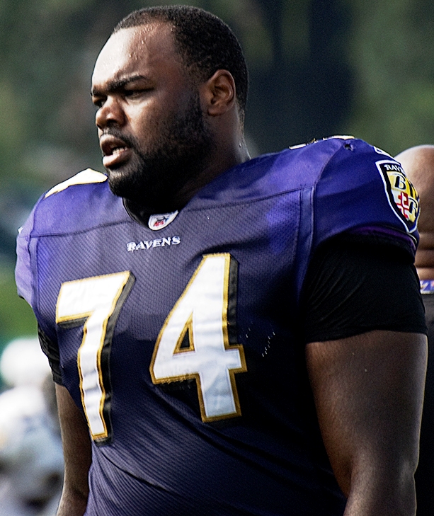 Michael_Oher_Ravens_Training_Camp_August_5%2C_2009.jpg