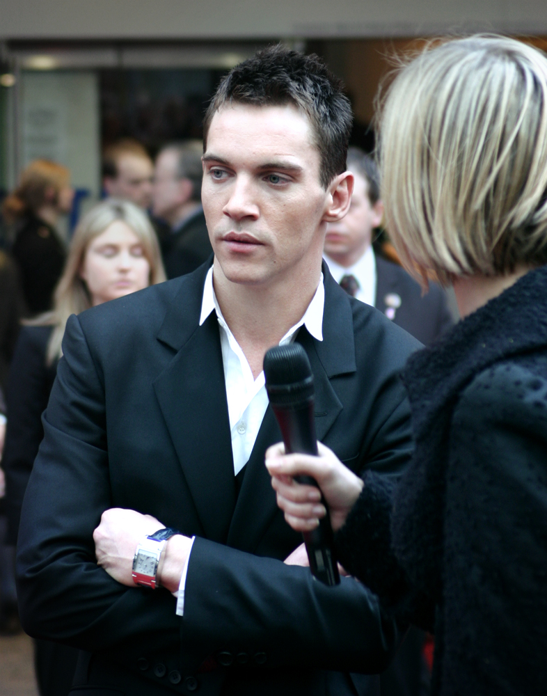 FileJonathanRhysMeyersApr06jpg