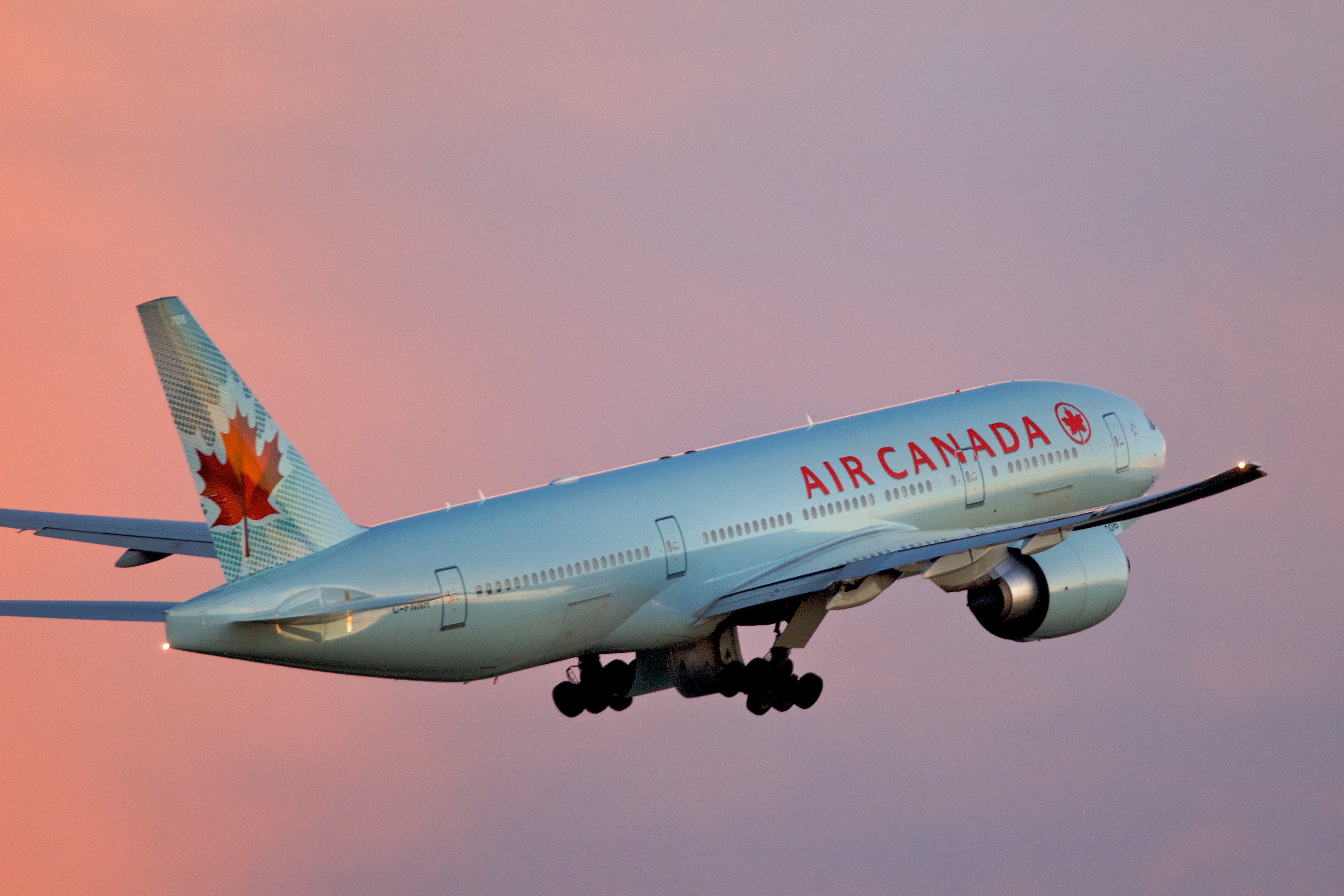File:Air Canada Boeing 777-200LR Toronto takeoff.jpg - Wikimedia Commons