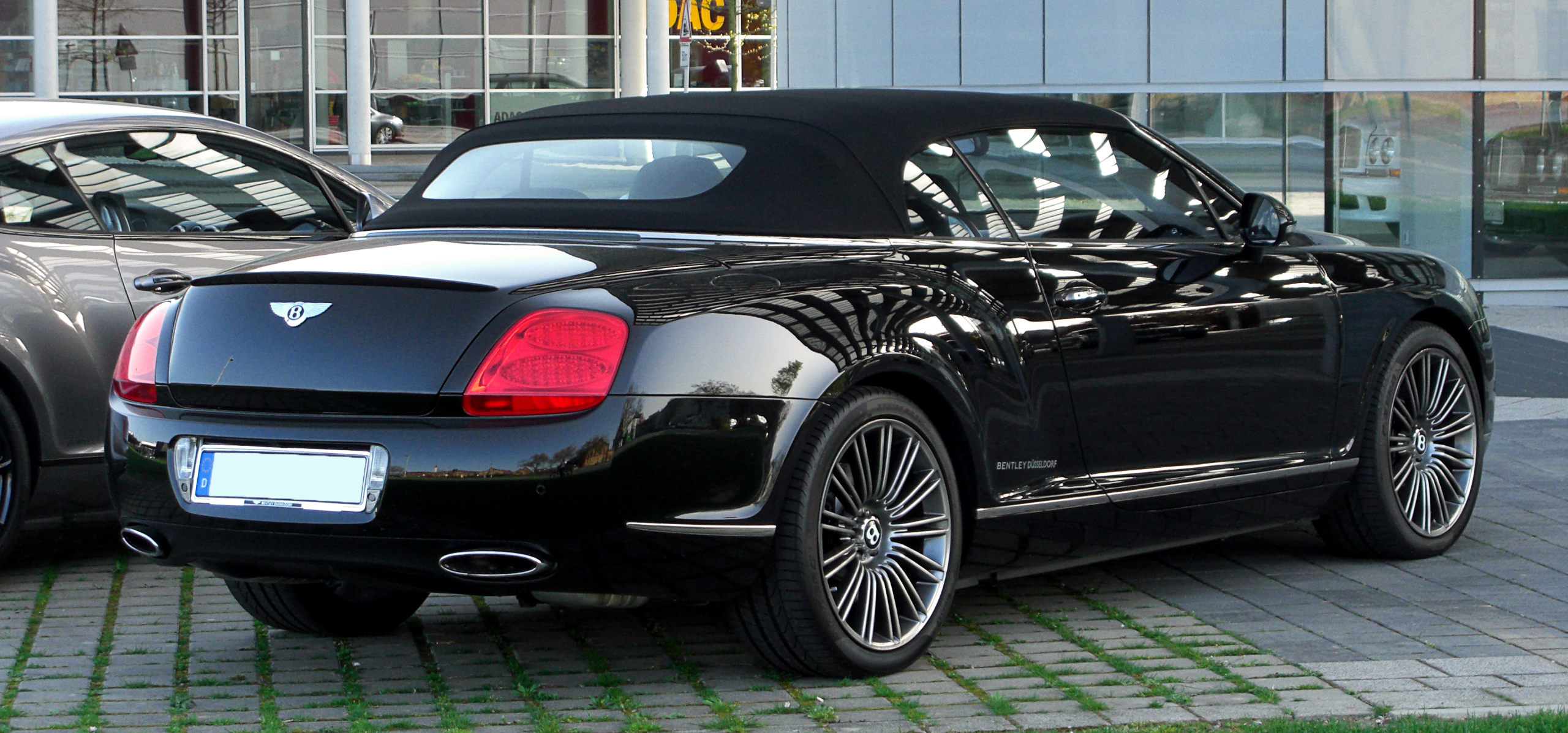 File:Bentley Continental GTC Speed – Heckansicht, 10. April 2011