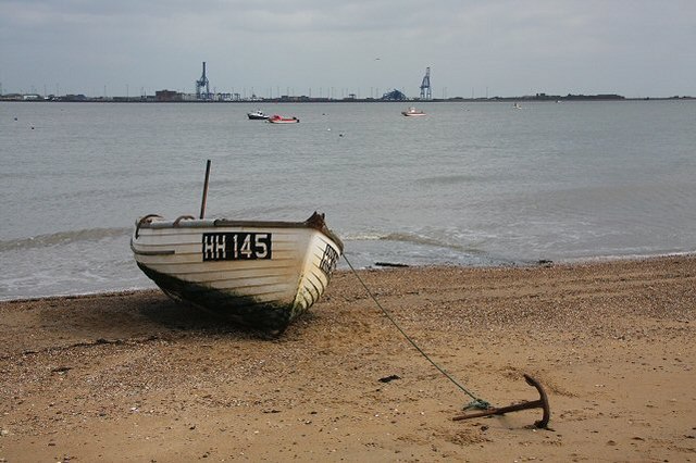 File:Boat on Harwich beach - geograph.org.uk - 749026.jpg