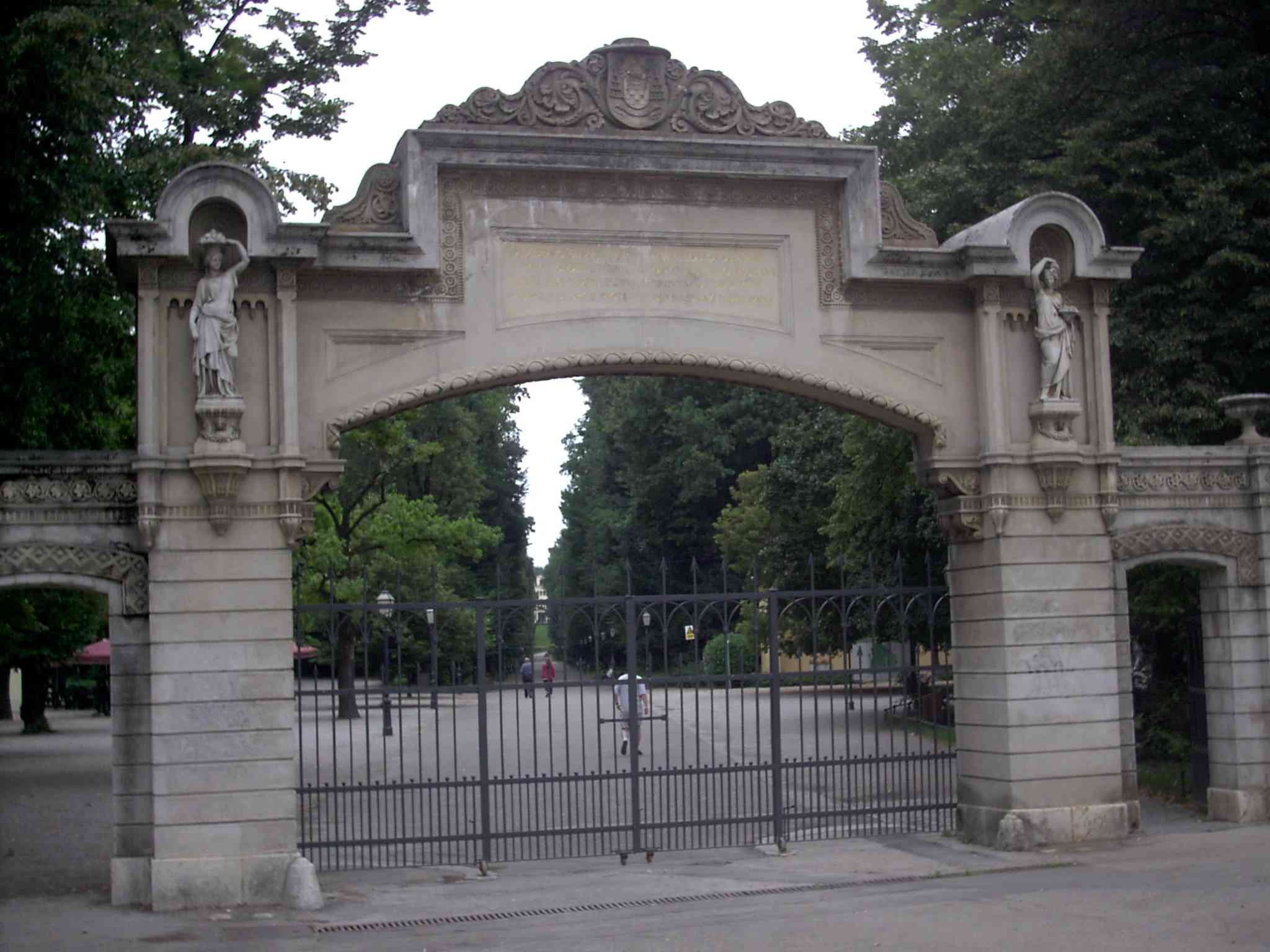 Parkovi grada Zagreba Entrance_to_Maksimir_Park,_Zagreb,_Croatia