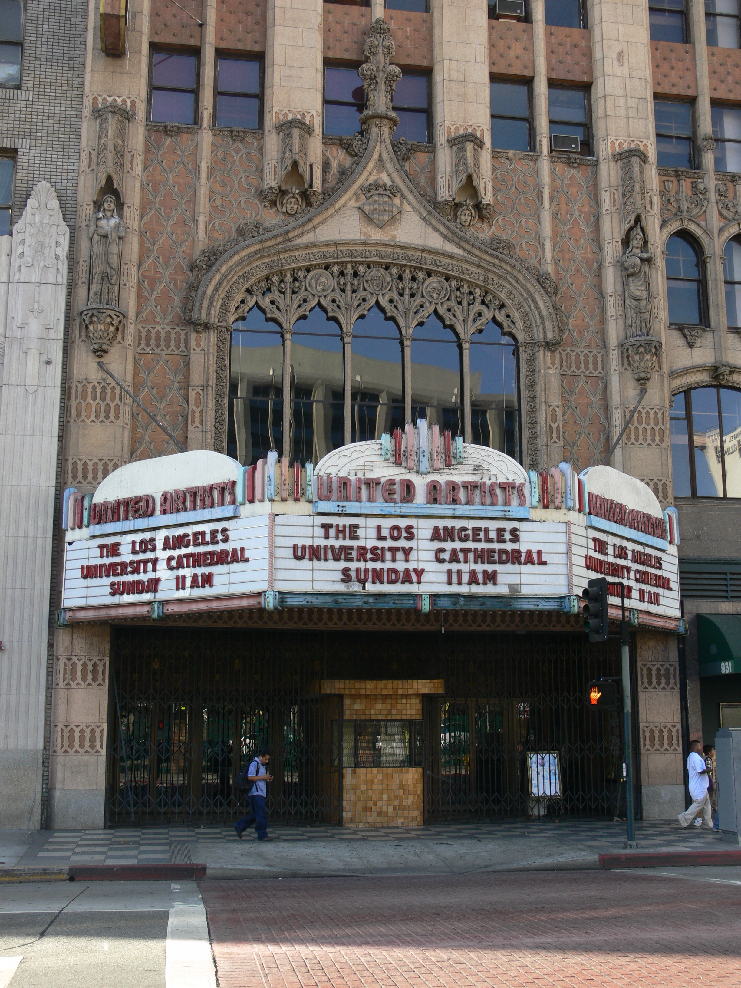 File:Los Angeles United Artists Theatre 2008 2.jpg - Wikimedia Commons