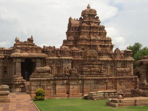 Pattadakal_Virupaksha_Temple.jpg