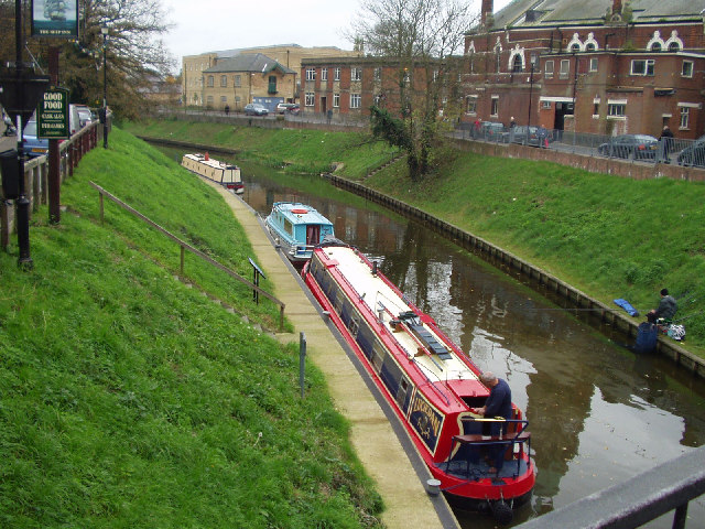 File:River NENE at March showing narrow boats - geograph.org.uk ...
