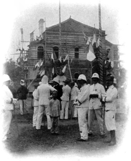 Un pavillon de la caserne Voyron, le jour de l’inauguration, 2 août 1901