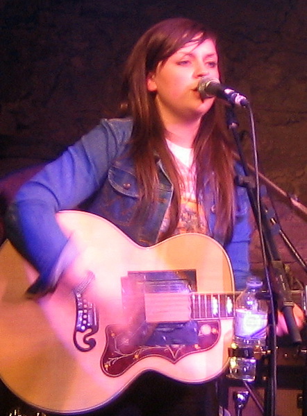 FileAmy Macdonald on stage Edinburgh 2007 cropped jpg