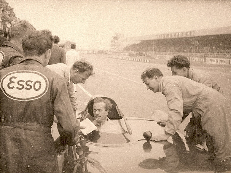 Colin Chapman in Lotus J Crosthwaite leaning on car (right).jpg