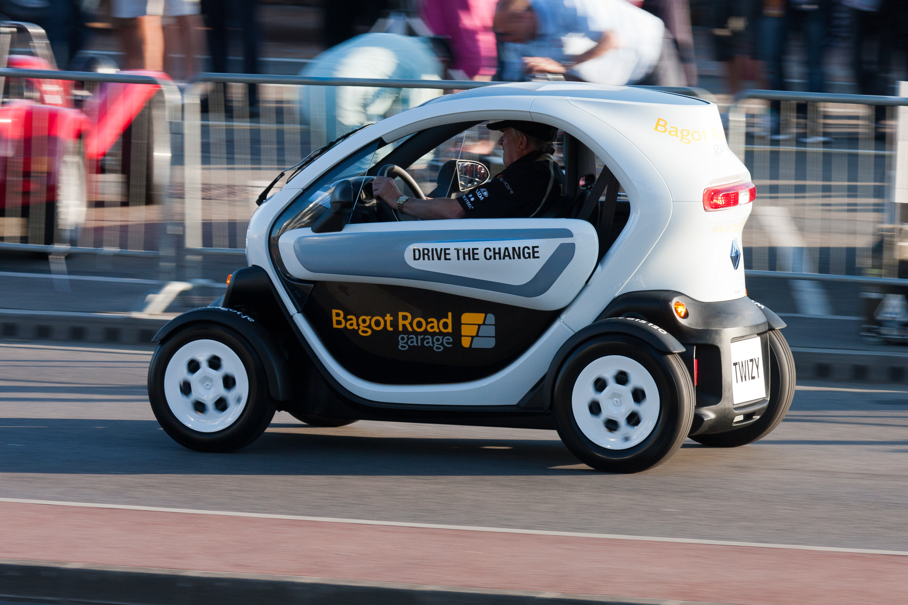 Description Renault Twizy electric car.jpg