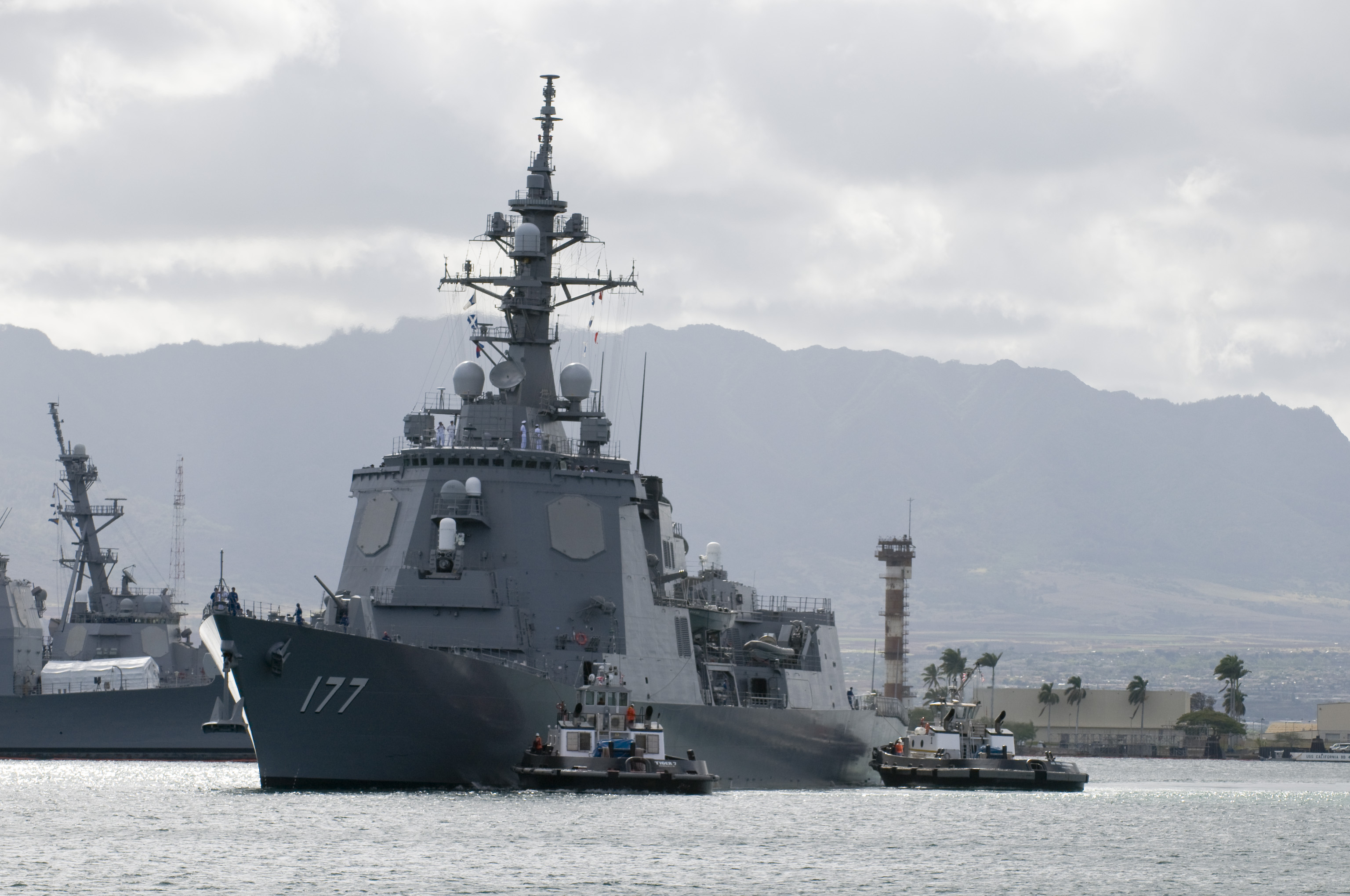 http://upload.wikimedia.org/wikipedia/commons/c/c8/US_Navy_100622-N-6674H-001_The_Japan_Maritime_Self-Defense_Force_guided-missile_destroyer_JS_Atago_(DDG_177)_arrives_at_Joint_Base_Pearl_Harbor-Hickam_for_Rim_of_the_Pacific_(RIMPAC)_2010.jpg