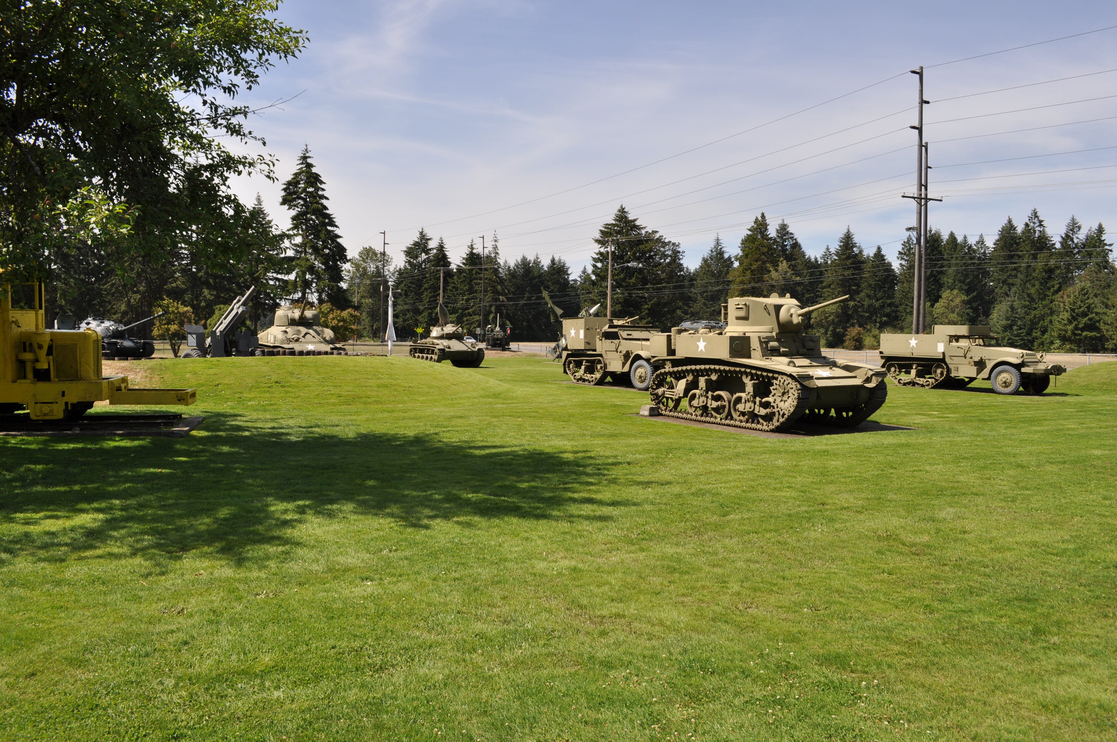 Fort_Lewis_Military_Museum_-_tanks_in_ya